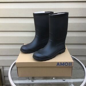 New in Box Black Amoji Rubber Boots, Big Boys Size 28.0